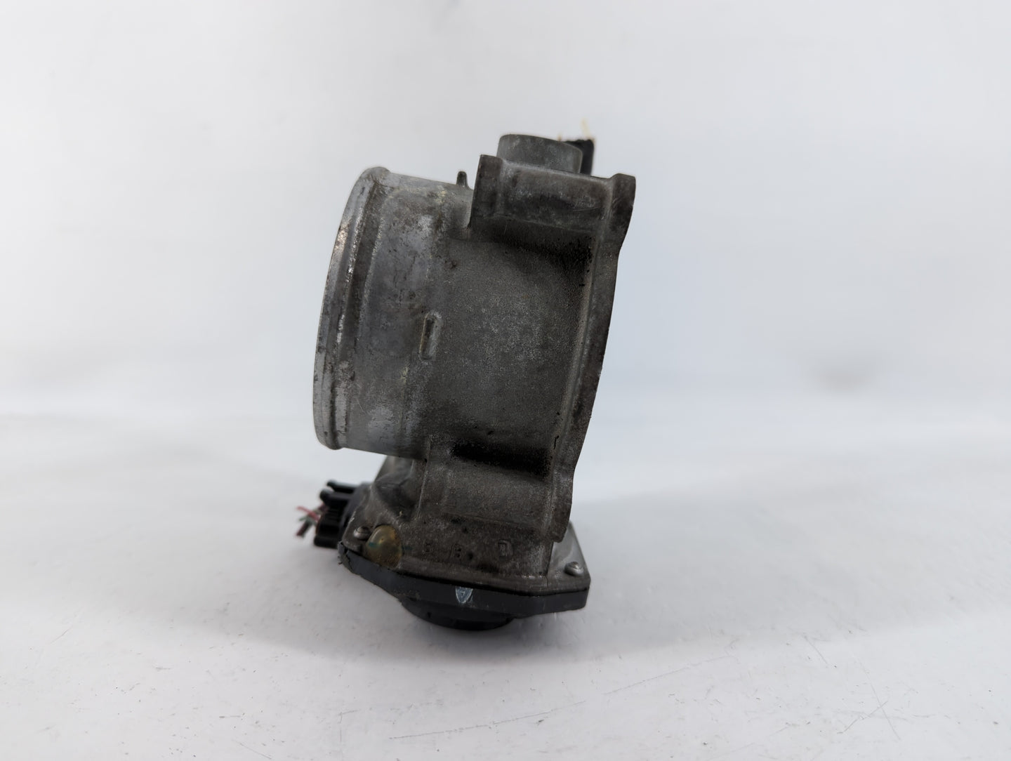 2016-2022 Toyota Tacoma Throttle Body P/N:22030-0P060 Fits Fits 2016 2017 2018 2019 2020 2021 2022 OEM Used Auto Parts - Oem