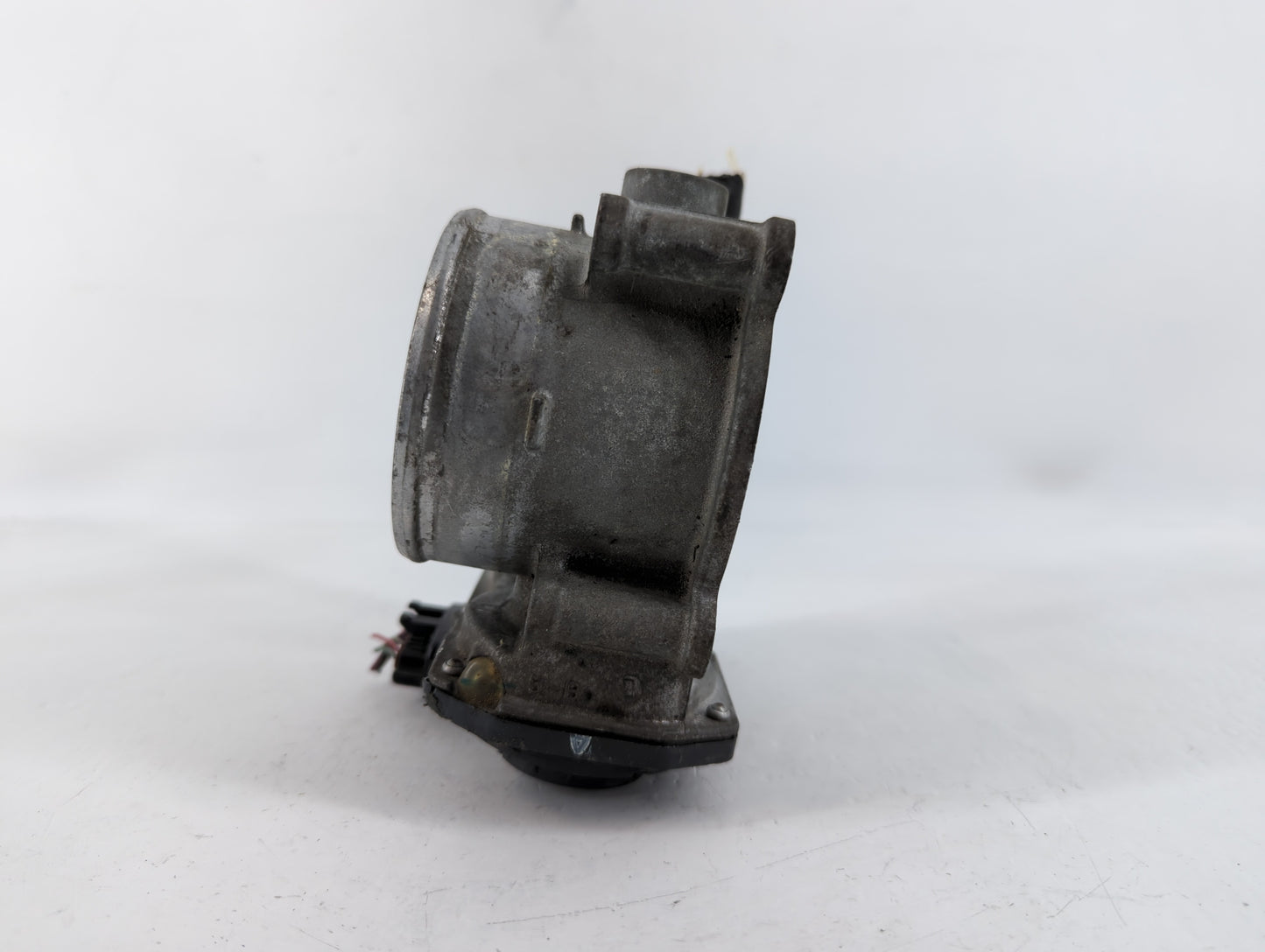 2016-2022 Toyota Tacoma Throttle Body P/N:22030-0P060 Fits Fits 2016 2017 2018 2019 2020 2021 2022 OEM Used Auto Parts - Oem
