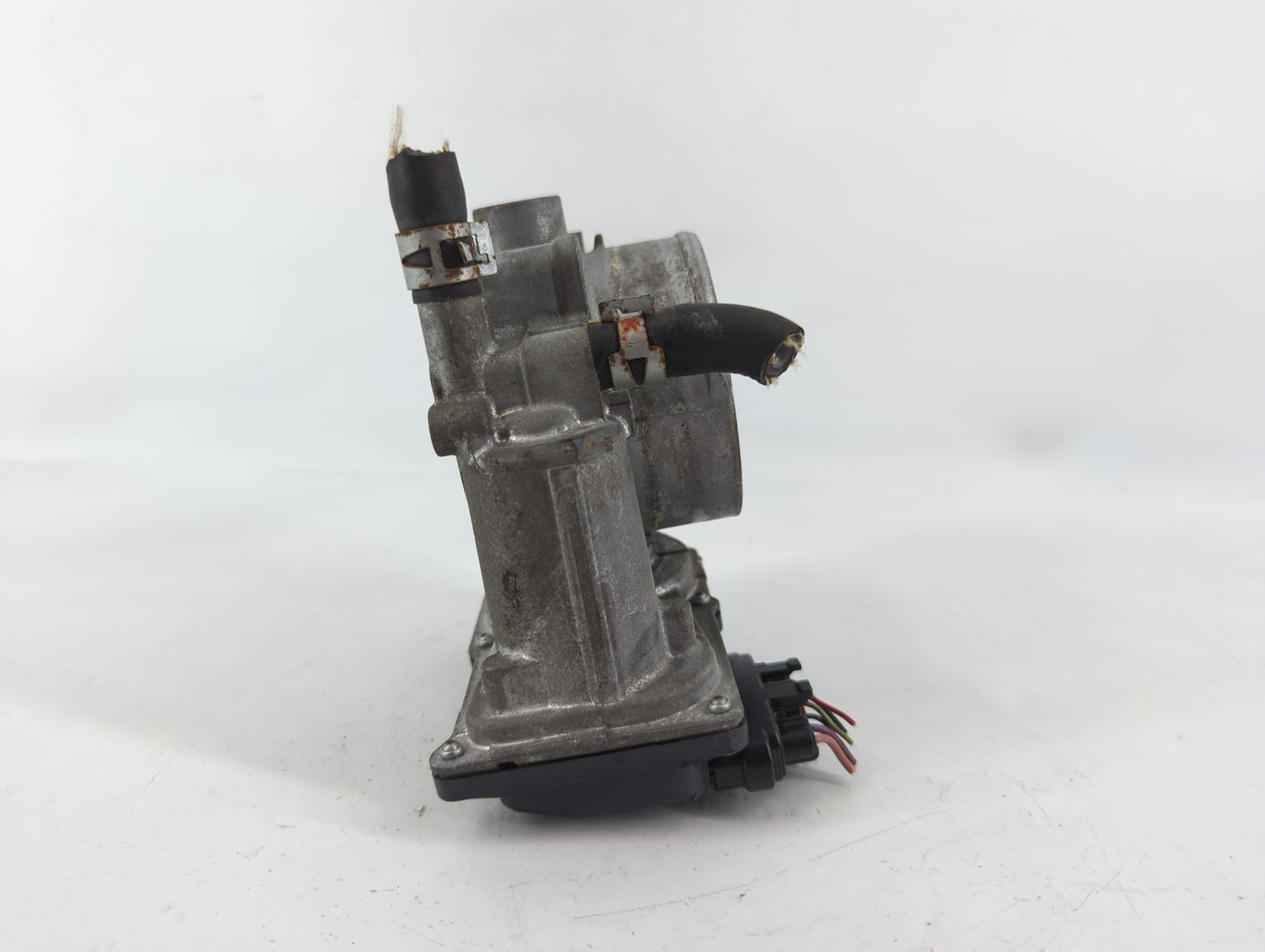 2016-2022 Toyota Tacoma Throttle Body P/N:22030-0P060 Fits Fits 2016 2017 2018 2019 2020 2021 2022 OEM Used Auto Parts - Oem