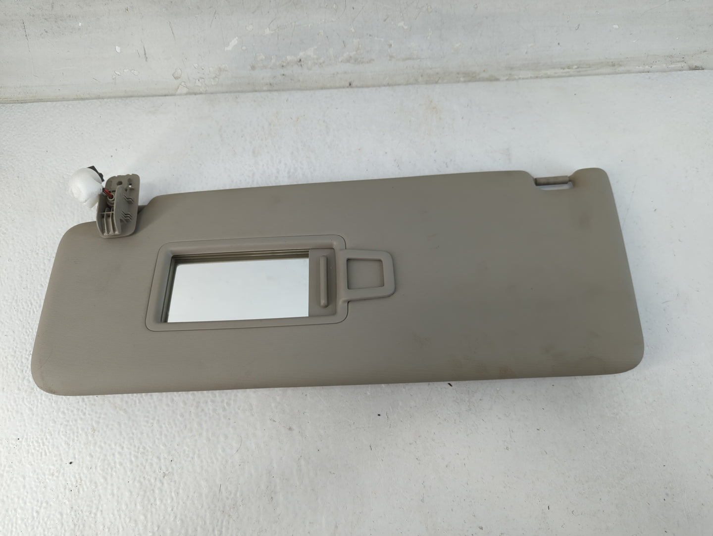 2020-2022 Volkswagen Atlas Sun Visor Shade Replacement Driver Left Mirror Fits Fits 2020 2021 2022 OEM Used Auto Parts - Oem