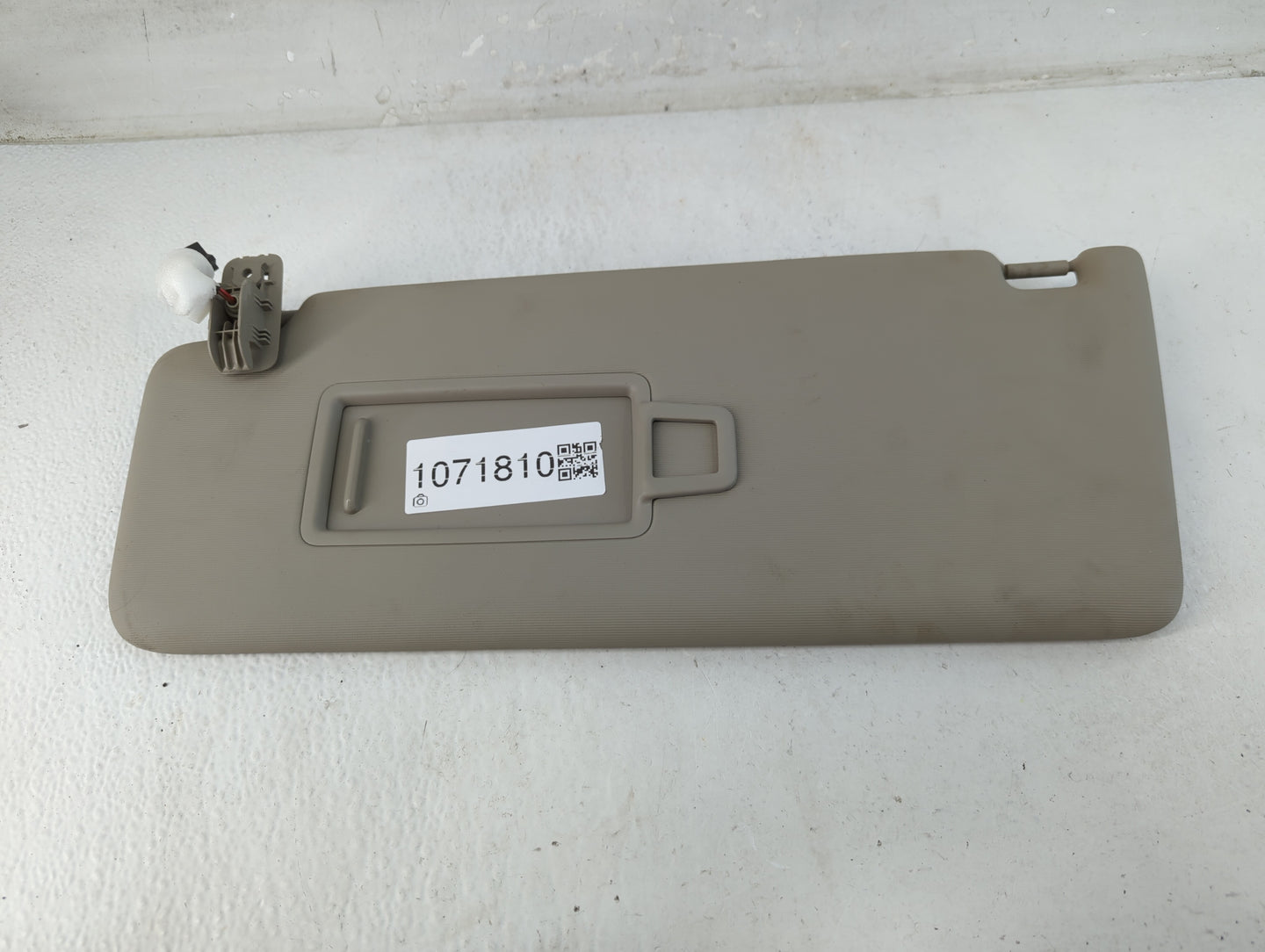 2020-2022 Volkswagen Atlas Sun Visor Shade Replacement Driver Left Mirror Fits Fits 2020 2021 2022 OEM Used Auto Parts - Oem