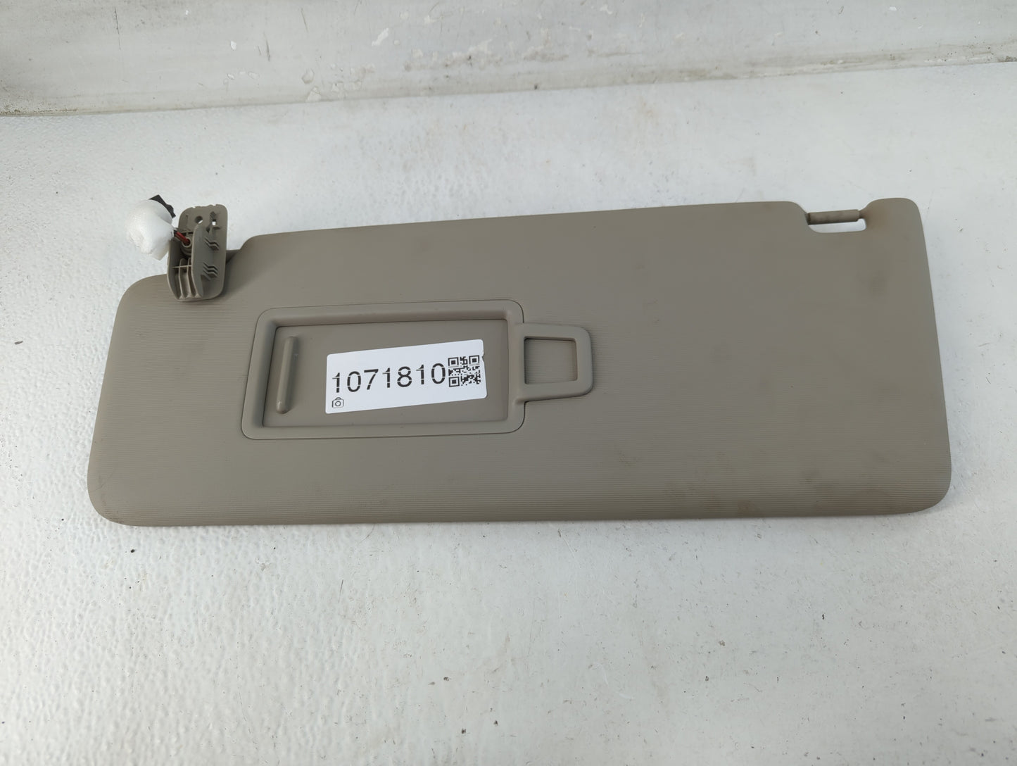 2020-2022 Volkswagen Atlas Sun Visor Shade Replacement Driver Left Mirror Fits Fits 2020 2021 2022 OEM Used Auto Parts - Oem
