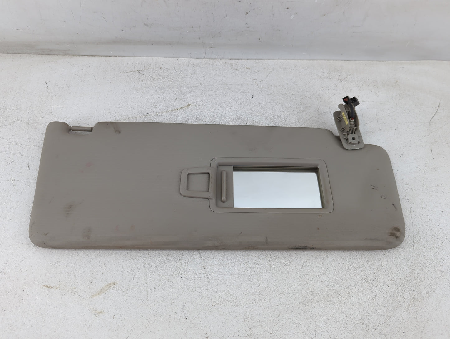 2020-2022 Volkswagen Atlas Sun Visor Shade Replacement Driver Left Mirror Fits Fits 2020 2021 2022 OEM Used Auto Parts - Oem