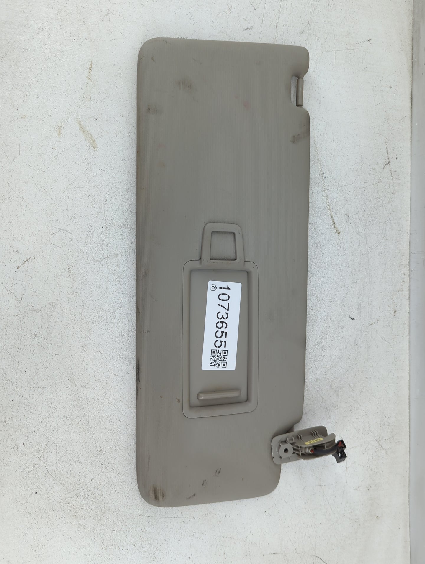 2020-2022 Volkswagen Atlas Sun Visor Shade Replacement Driver Left Mirror Fits Fits 2020 2021 2022 OEM Used Auto Parts - Oem