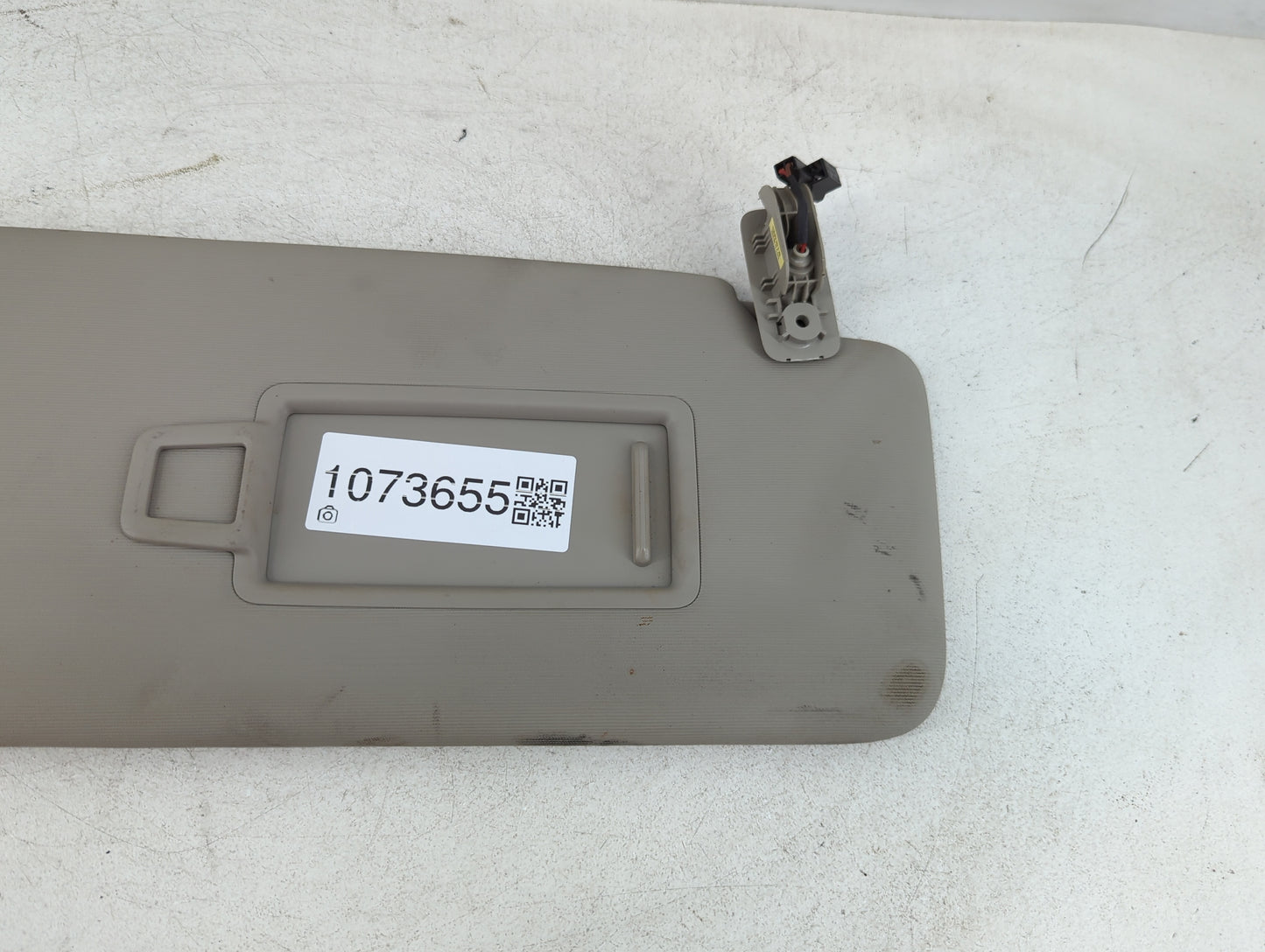 2020-2022 Volkswagen Atlas Sun Visor Shade Replacement Driver Left Mirror Fits Fits 2020 2021 2022 OEM Used Auto Parts - Oem