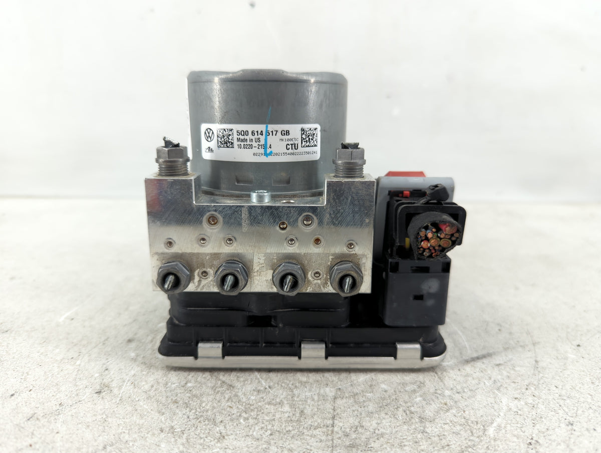 2021 Volkswagen Atlas Anti-Lock Brake ABS Pump Module Actuator OEM P/N:5Q0 614 517 GB Fits Fits 2020 OEM Used Auto Parts - O