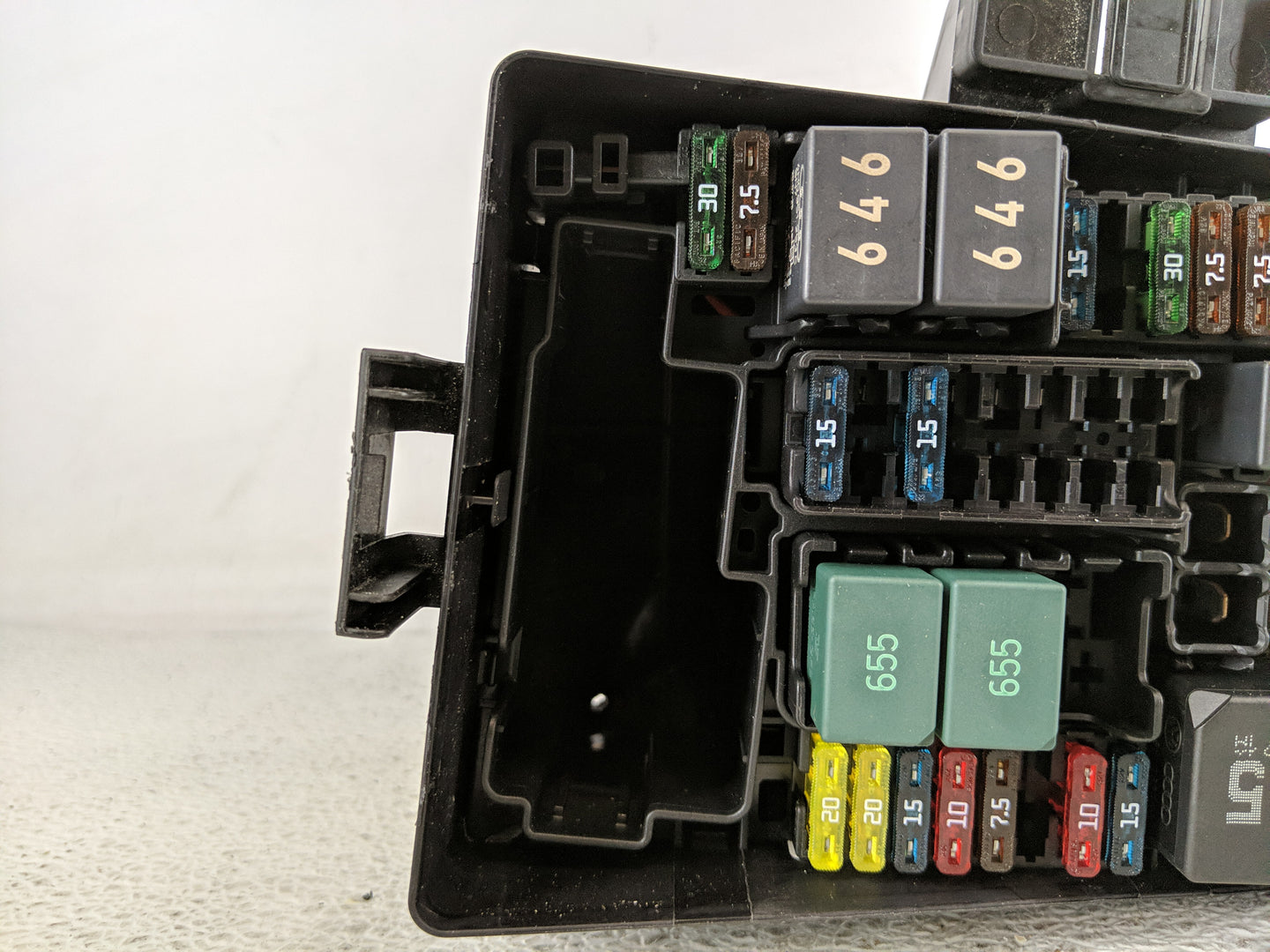 2020-2022 Volkswagen Atlas Fusebox Fuse Box Panel Relay Module P/N:5Q0 907 361 D Fits Fits 2020 2021 2022 OEM Used Auto Part
