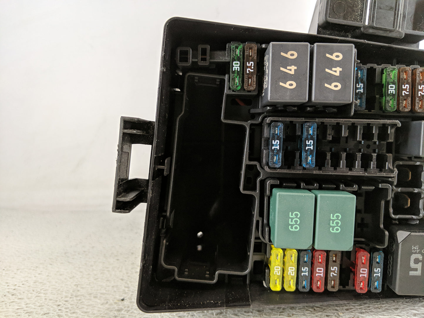 2020-2022 Volkswagen Atlas Fusebox Fuse Box Panel Relay Module P/N:5Q0 907 361 D Fits Fits 2020 2021 2022 OEM Used Auto Part