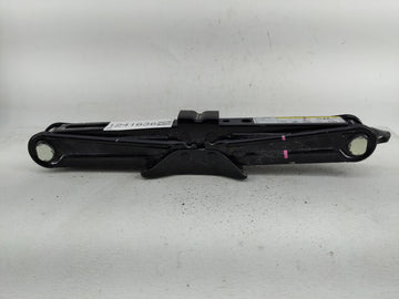 2021 Volkswagen Atlas Spare Scissor Car Jack - Oemusedautoparts1.com