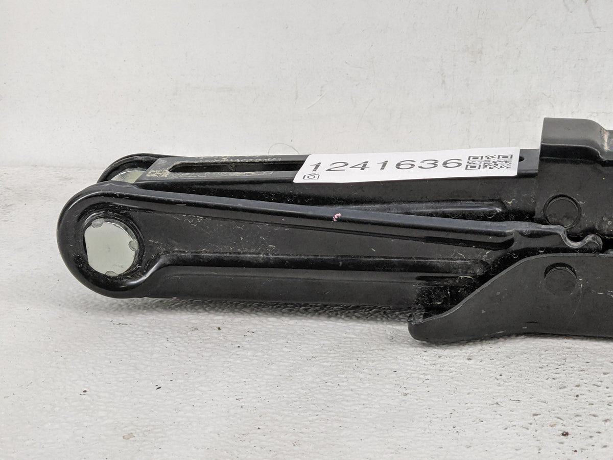 2021 Volkswagen Atlas Spare Scissor Car Jack - Oemusedautoparts1.com