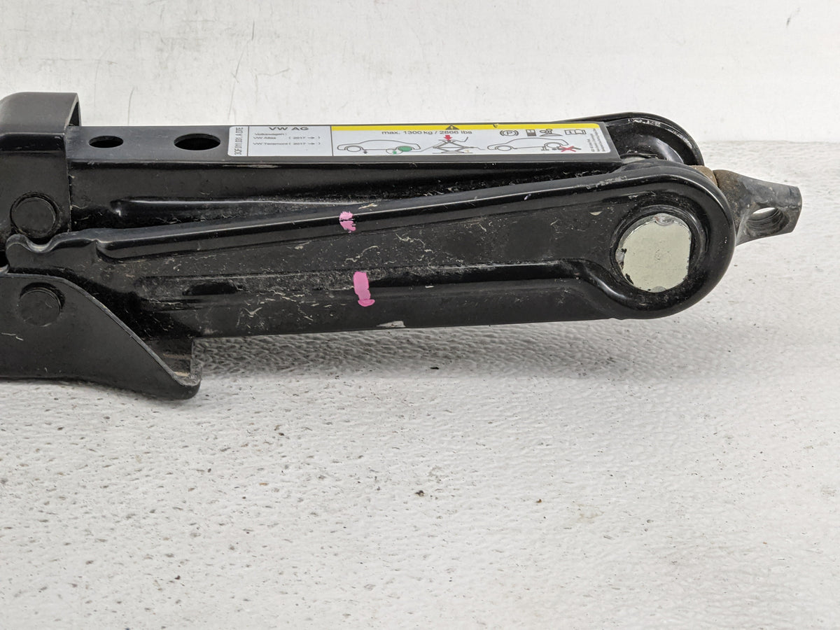 2021 Volkswagen Atlas Spare Scissor Car Jack - Oemusedautoparts1.com
