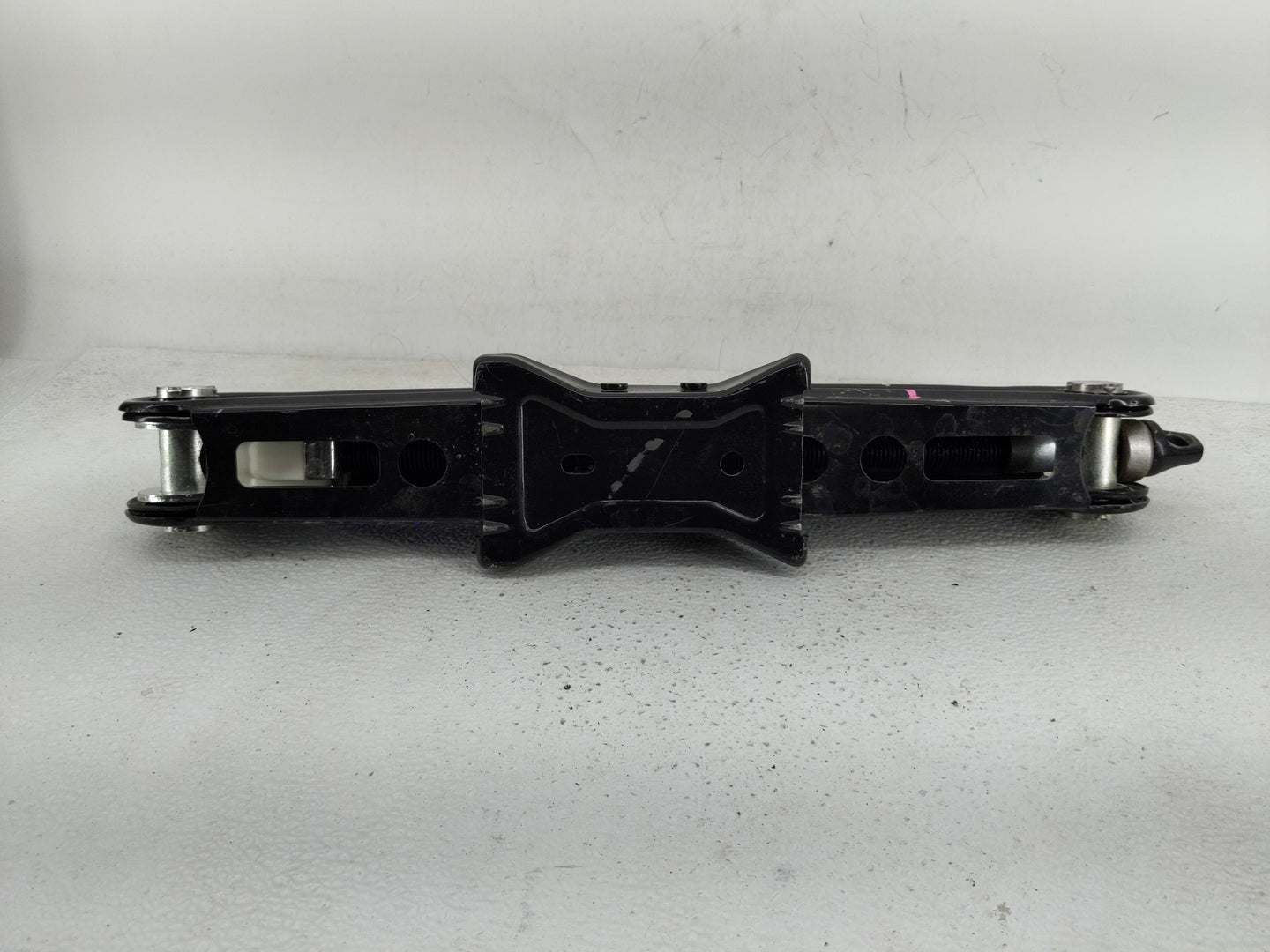 2021 Volkswagen Atlas Spare Scissor Car Jack - Oemusedautoparts1.com