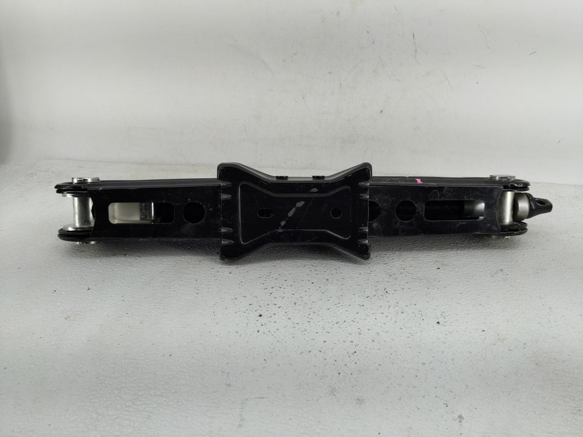 2021 Volkswagen Atlas Spare Scissor Car Jack - Oemusedautoparts1.com
