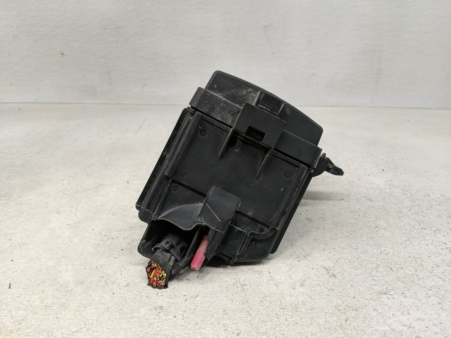 2020-2022 Volkswagen Atlas Fusebox Fuse Box Panel Relay Module Fits Fits 2020 2021 2022 OEM Used Auto Parts - Oemusedautopar