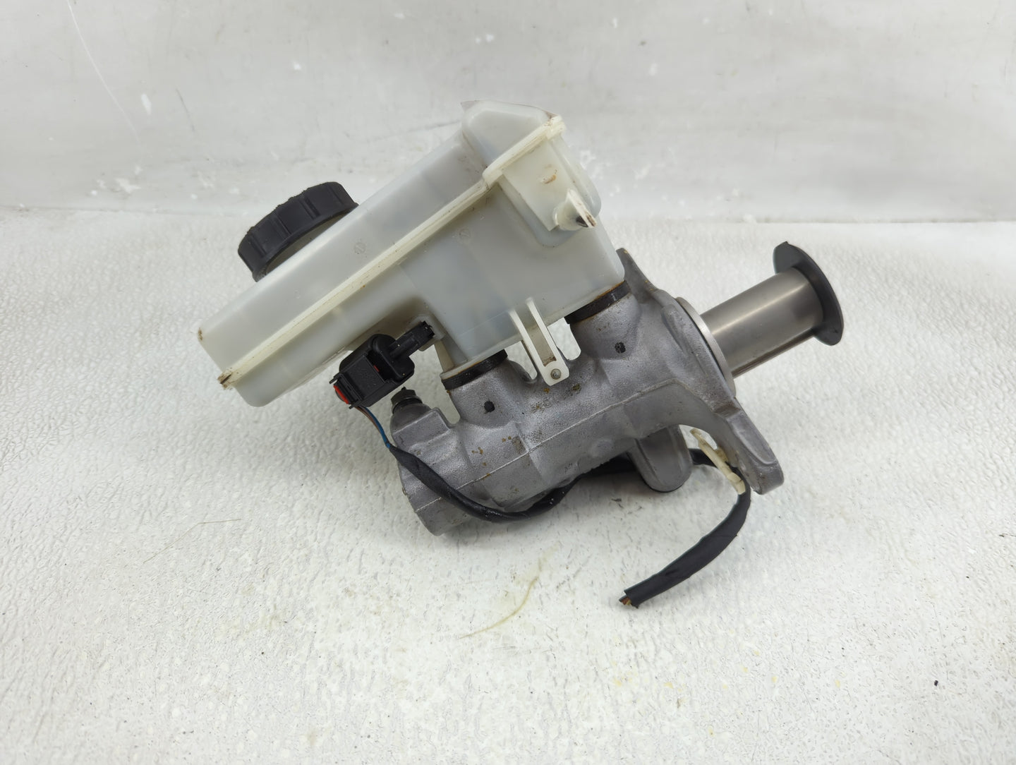 Volkswagen Atlas Brake Master Cylinder - Oemusedautoparts1.com