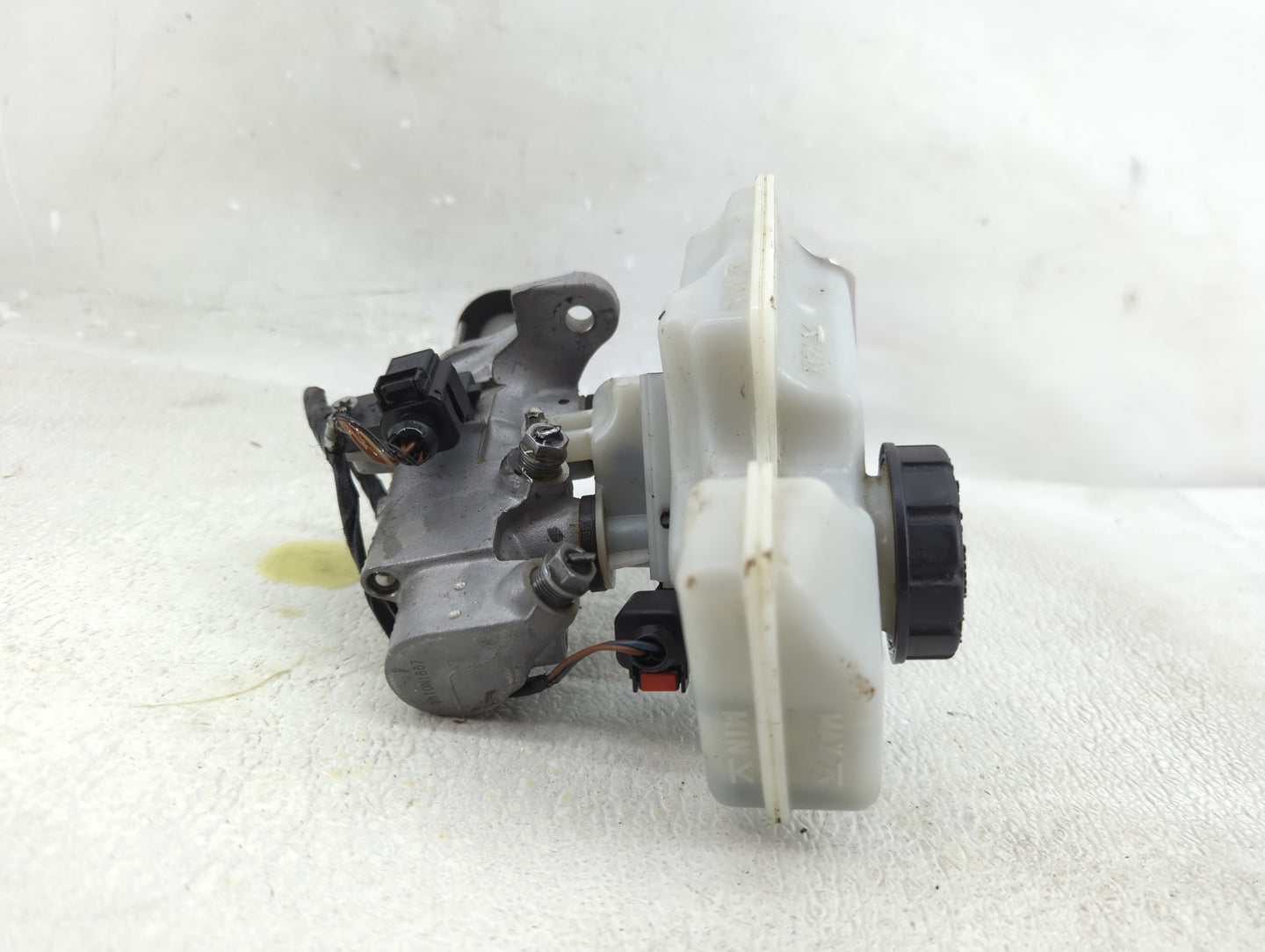 Volkswagen Atlas Brake Master Cylinder - Oemusedautoparts1.com