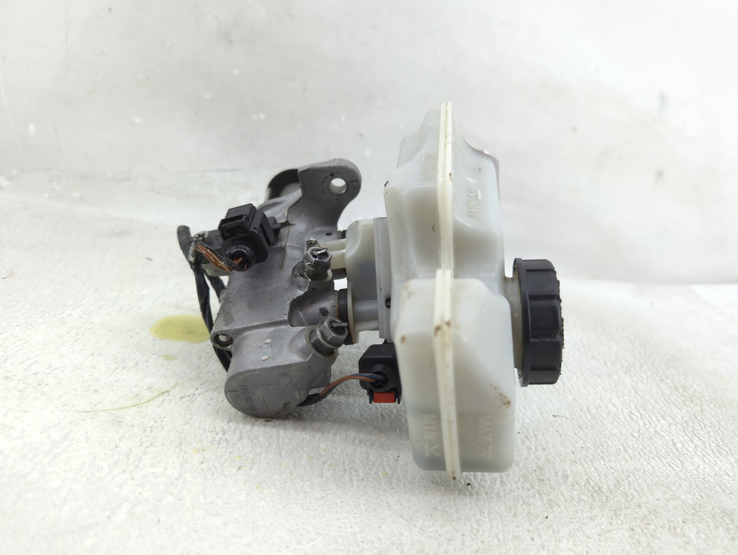 Volkswagen Atlas Brake Master Cylinder - Oemusedautoparts1.com