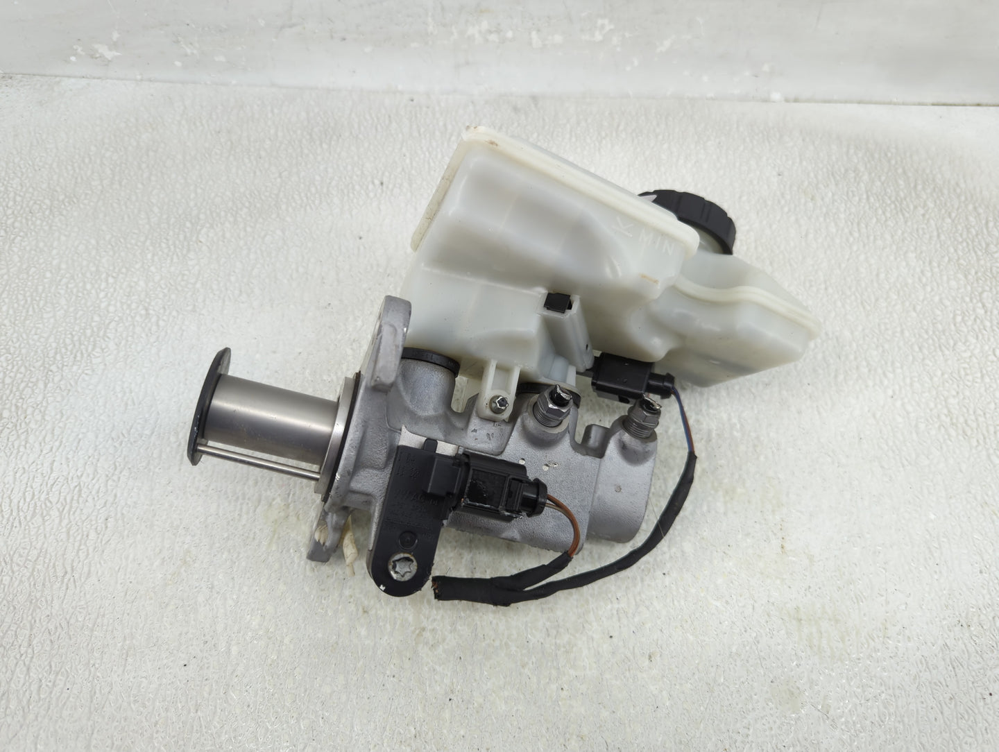 Volkswagen Atlas Brake Master Cylinder - Oemusedautoparts1.com