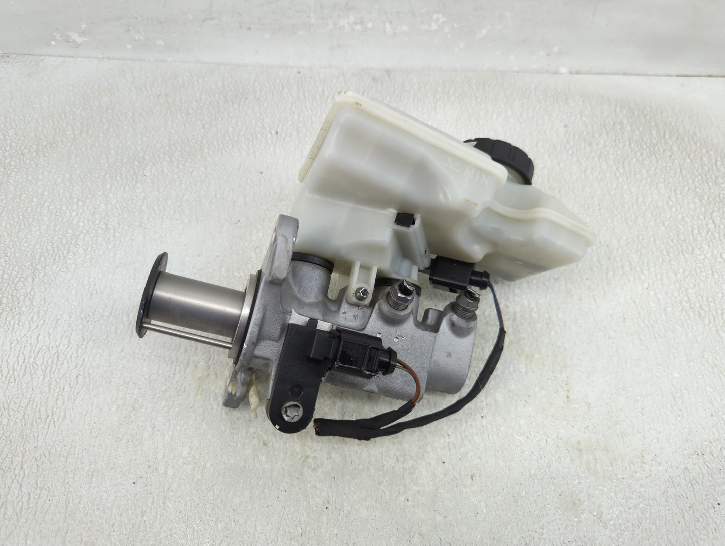 Volkswagen Atlas Brake Master Cylinder - Oemusedautoparts1.com