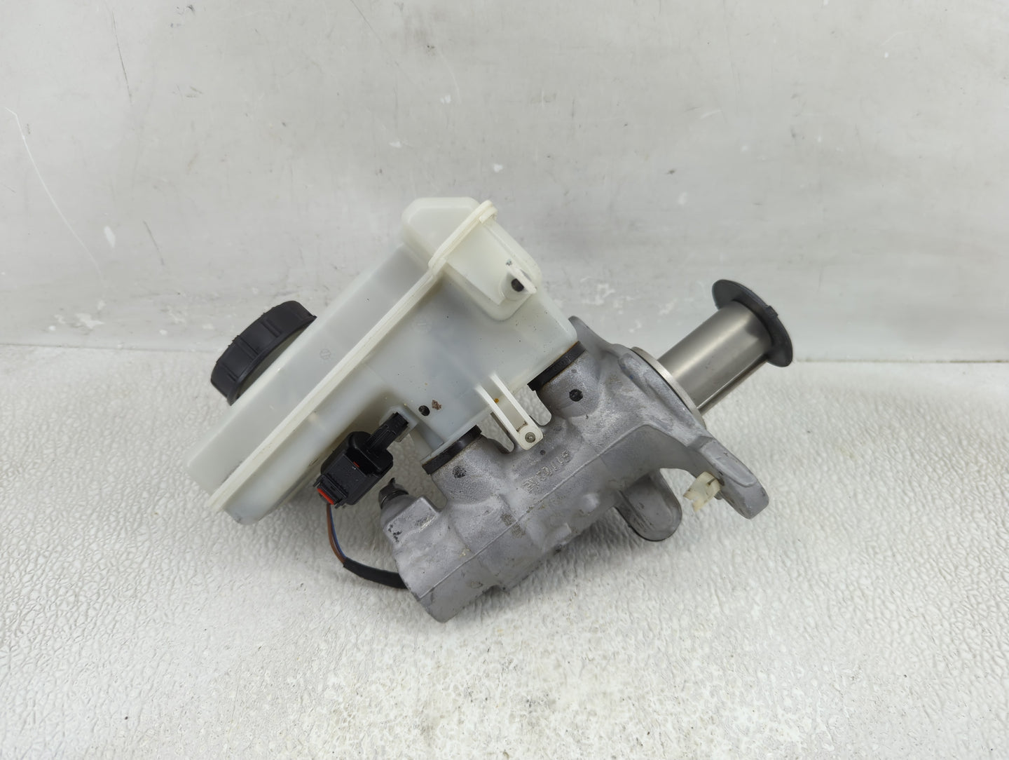 Volkswagen Atlas Brake Master Cylinder - Oemusedautoparts1.com