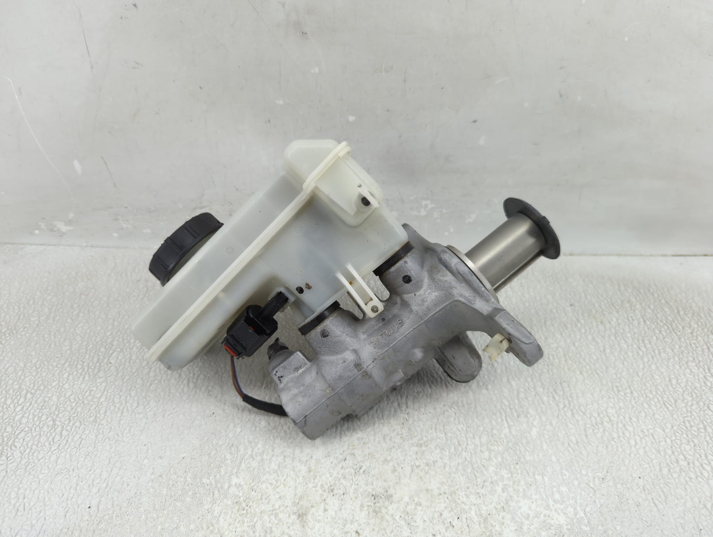 Volkswagen Atlas Brake Master Cylinder - Oemusedautoparts1.com