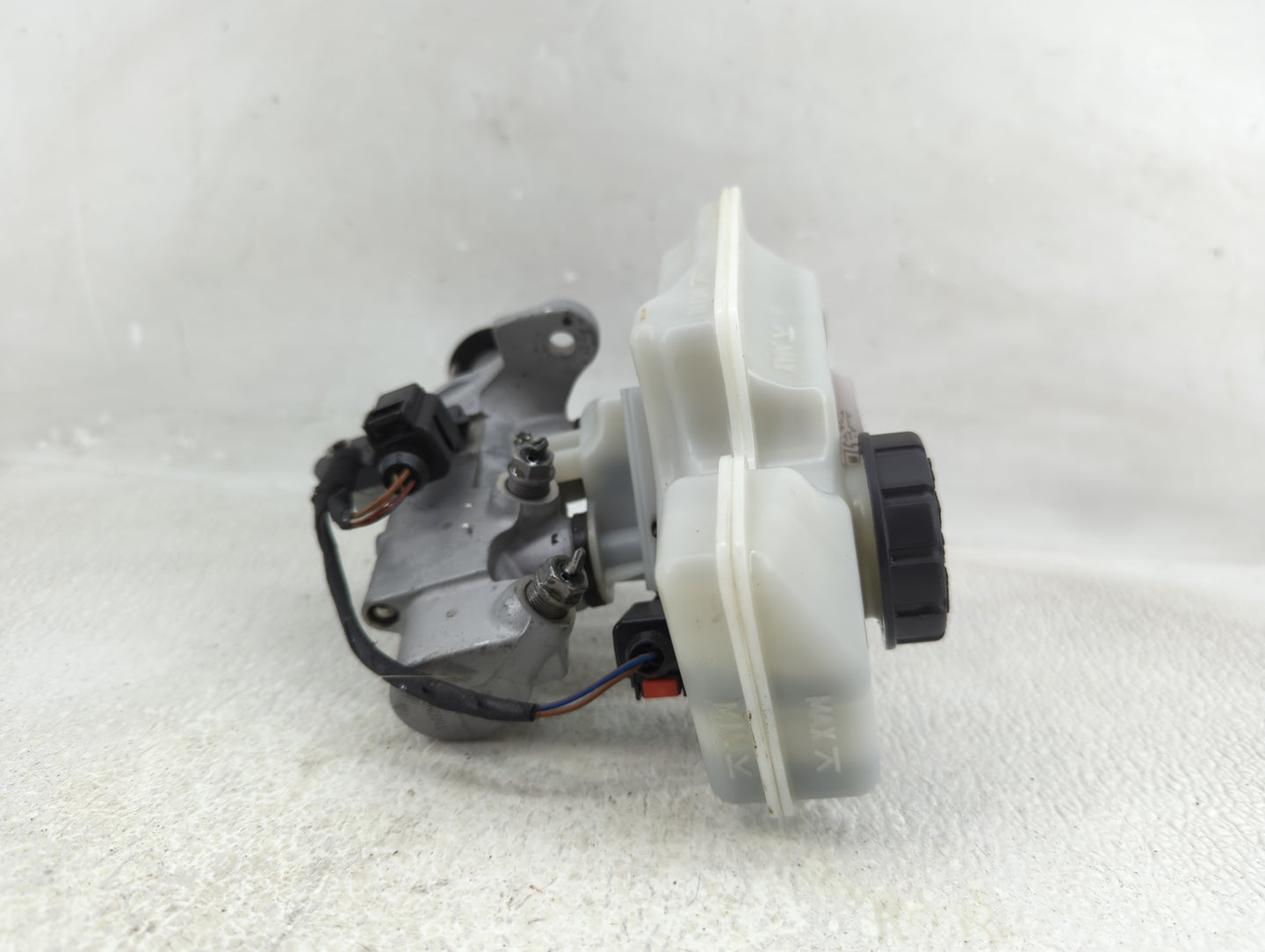 Volkswagen Atlas Brake Master Cylinder - Oemusedautoparts1.com
