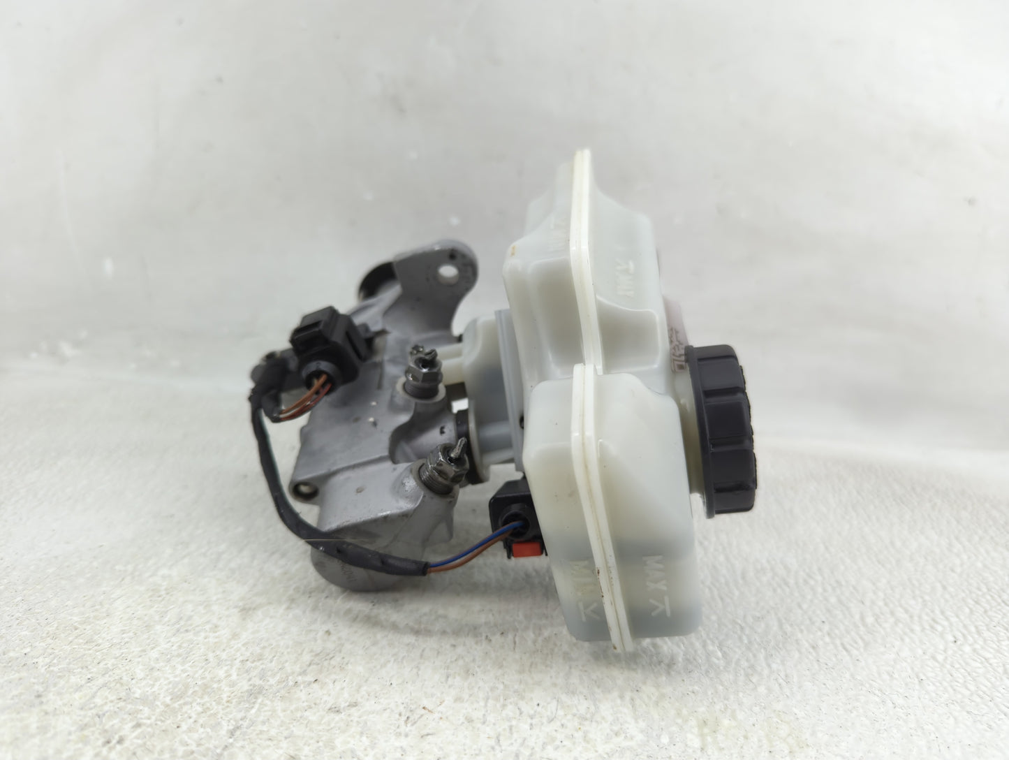 Volkswagen Atlas Brake Master Cylinder - Oemusedautoparts1.com
