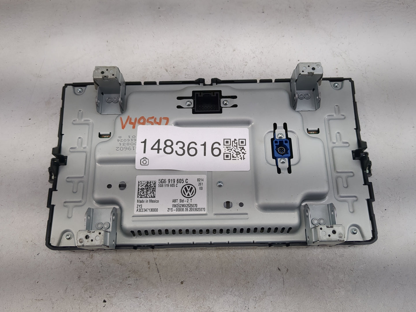 2018-2022 Volkswagen Atlas Information Display Screen 1483616 - Oemusedautoparts1.com