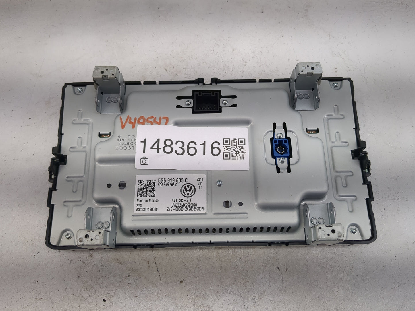 2018-2022 Volkswagen Atlas Information Display Screen 1483616 - Oemusedautoparts1.com