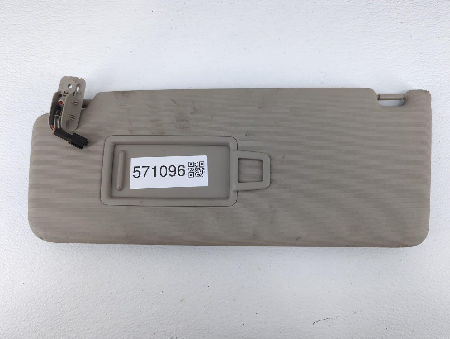 2020-2022 Volkswagen Atlas Sun Visor Shade Replacement Driver Left Mirror Fits Fits 2020 2021 2022 OEM Used Auto Parts - Oem