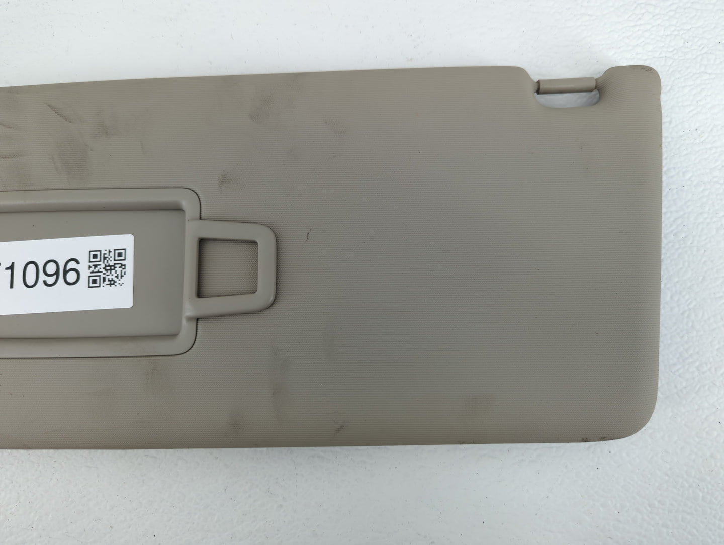 2020-2022 Volkswagen Atlas Sun Visor Shade Replacement Driver Left Mirror Fits Fits 2020 2021 2022 OEM Used Auto Parts - Oem