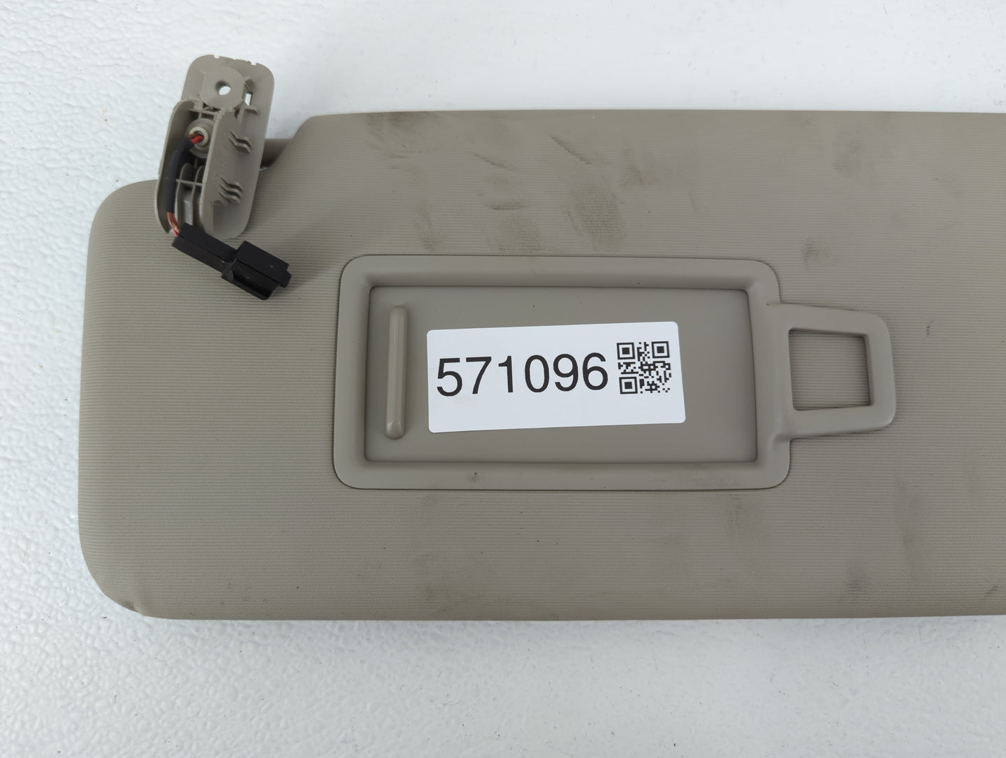 2020-2022 Volkswagen Atlas Sun Visor Shade Replacement Driver Left Mirror Fits Fits 2020 2021 2022 OEM Used Auto Parts - Oem