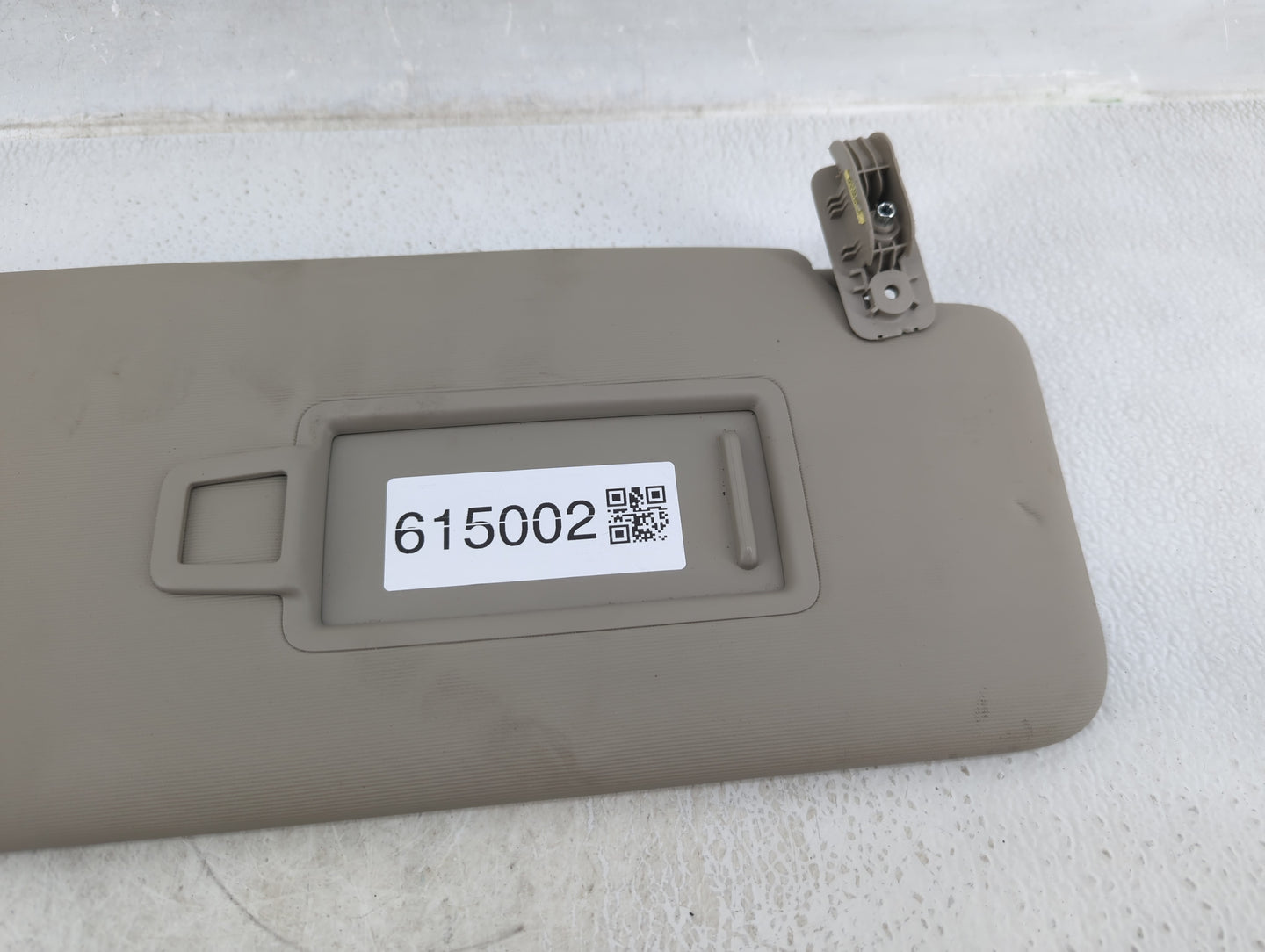 2018-2022 Volkswagen Atlas Sun Visor Shade Replacement Passenger Right Mirror Fits Fits 2018 2019 2020 2021 2022 OEM Used Au