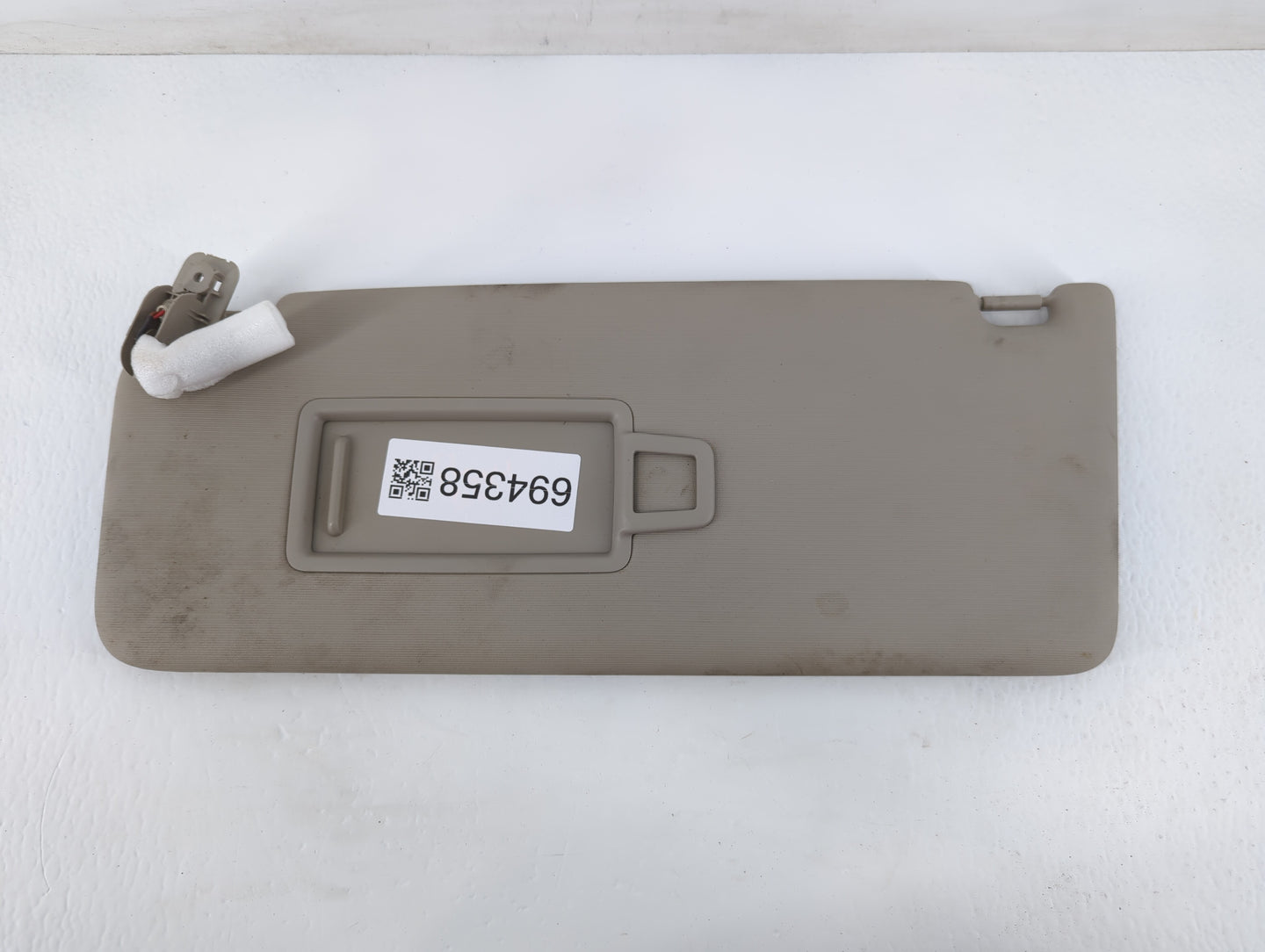 2020-2022 Volkswagen Atlas Sun Visor Shade Replacement Driver Left Mirror Fits Fits 2020 2021 2022 OEM Used Auto Parts - Oem