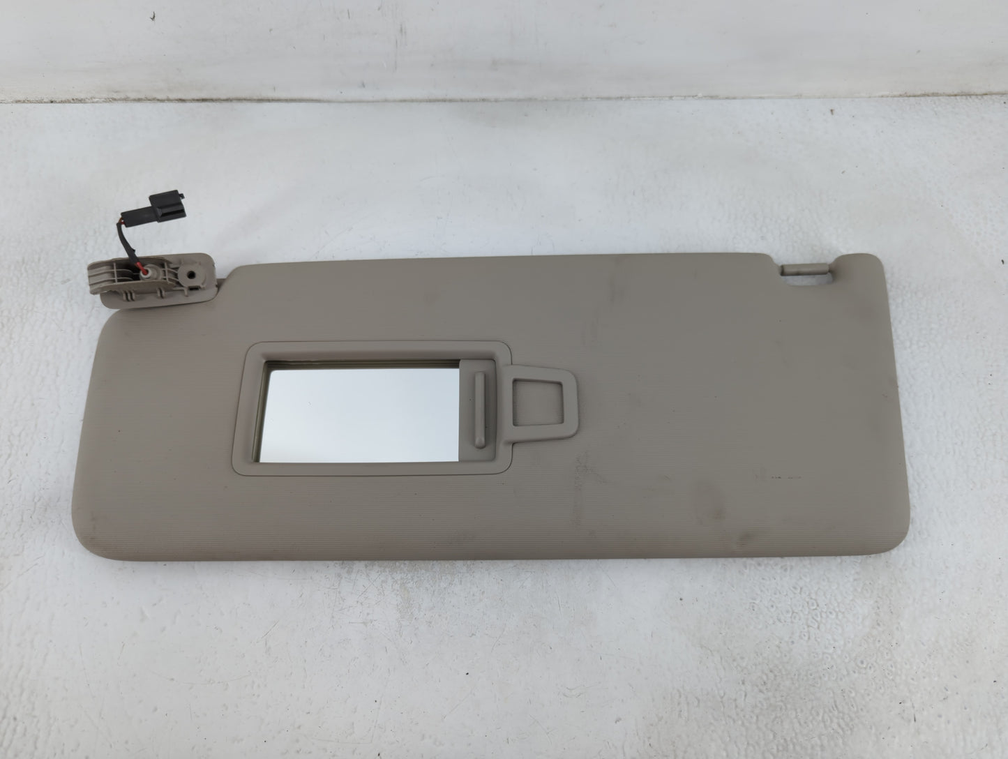 2020-2022 Volkswagen Atlas Sun Visor Shade Replacement Driver Left Mirror Fits Fits 2020 2021 2022 OEM Used Auto Parts - Oem