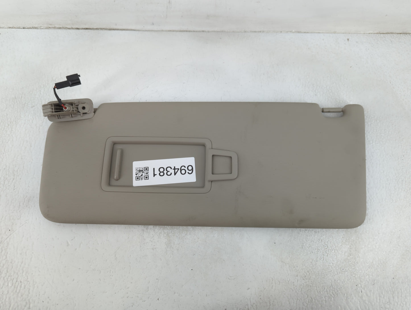 2020-2022 Volkswagen Atlas Sun Visor Shade Replacement Driver Left Mirror Fits Fits 2020 2021 2022 OEM Used Auto Parts - Oem