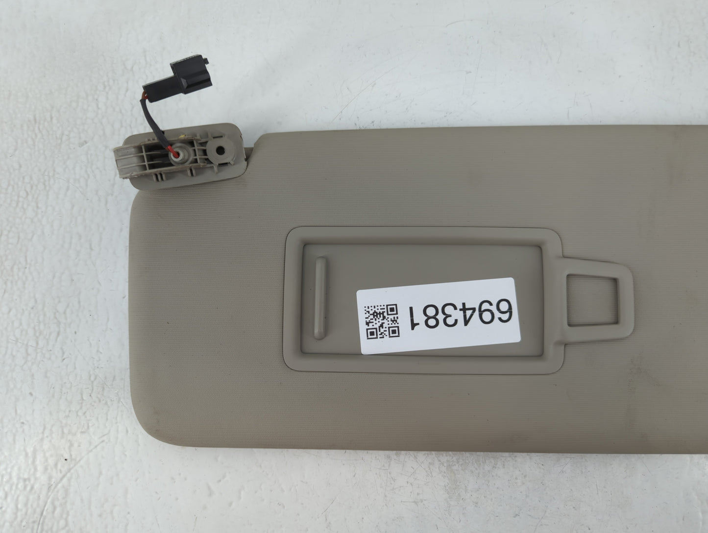 2020-2022 Volkswagen Atlas Sun Visor Shade Replacement Driver Left Mirror Fits Fits 2020 2021 2022 OEM Used Auto Parts - Oem