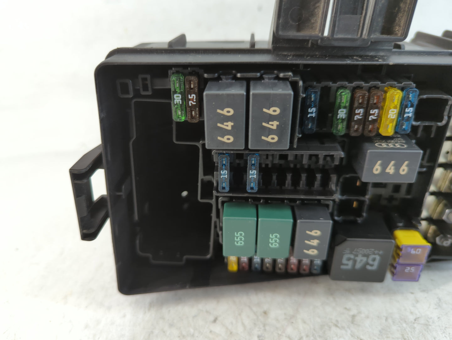 2020-2022 Volkswagen Atlas Fusebox Fuse Box Panel Relay Module P/N:5Q0 907 361 D Fits Fits 2020 2021 2022 OEM Used Auto Part