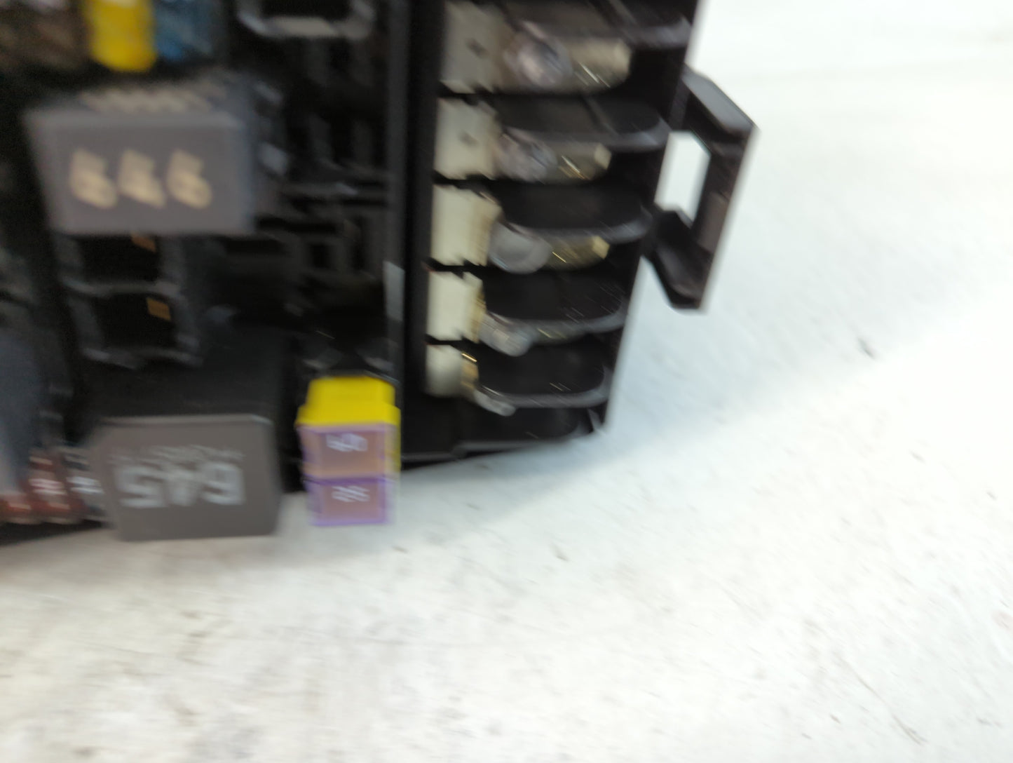 2020-2022 Volkswagen Atlas Fusebox Fuse Box Panel Relay Module P/N:5Q0 907 361 D Fits Fits 2020 2021 2022 OEM Used Auto Part