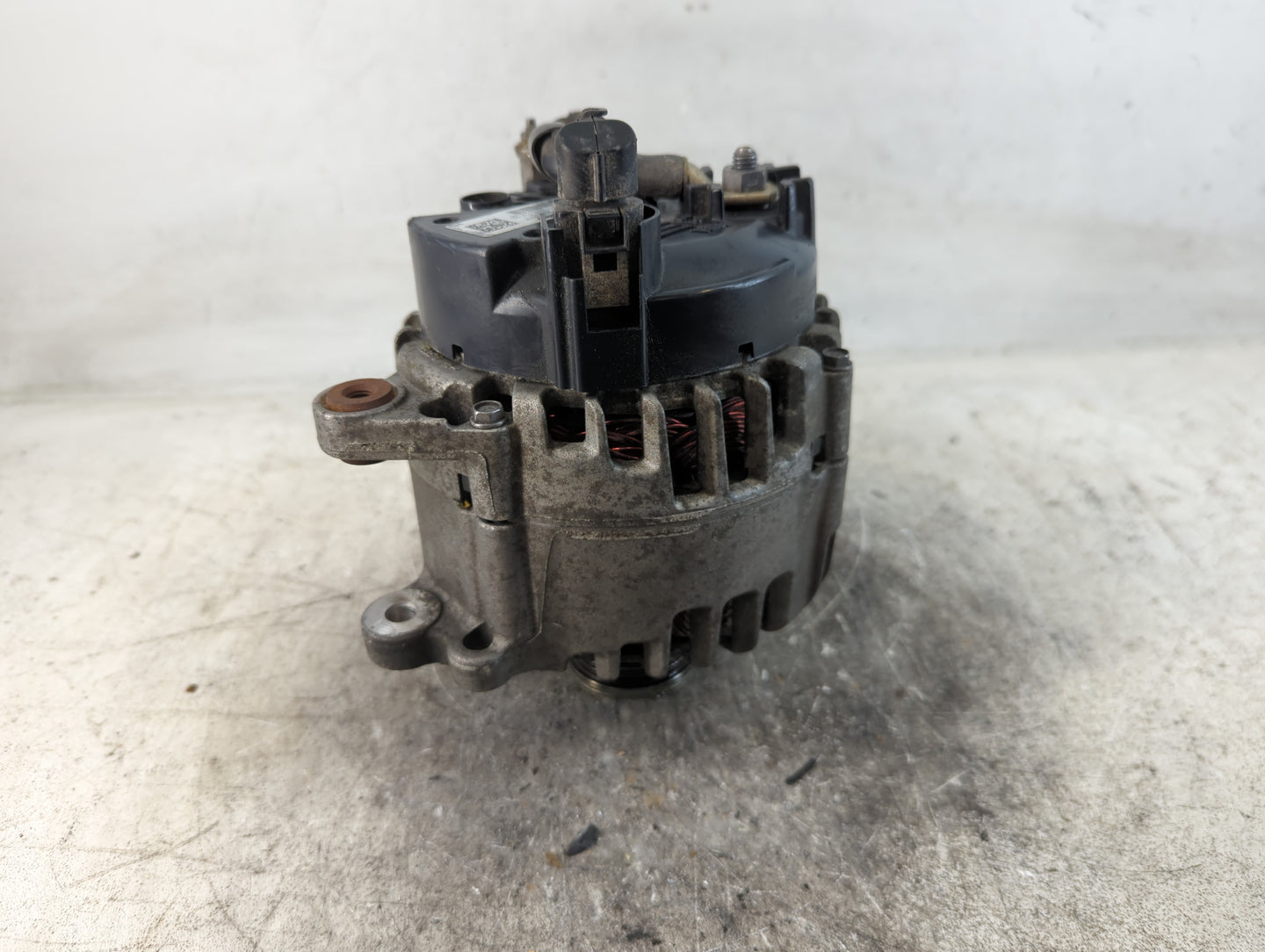 2021-2022 Volkswagen Atlas Alternator Replacement Generator Charging Assembly Engine OEM P/N:06K 903 026 A Fits OEM Used Aut
