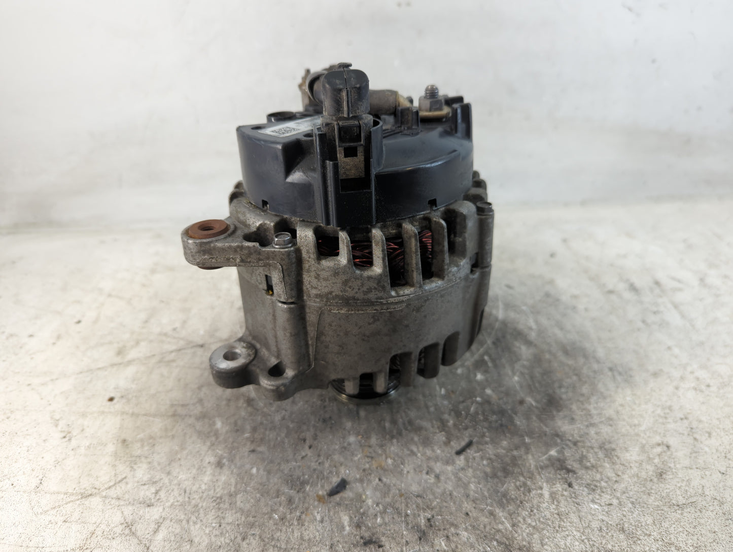 2021-2022 Volkswagen Atlas Alternator Replacement Generator Charging Assembly Engine OEM P/N:06K 903 026 A Fits OEM Used Aut