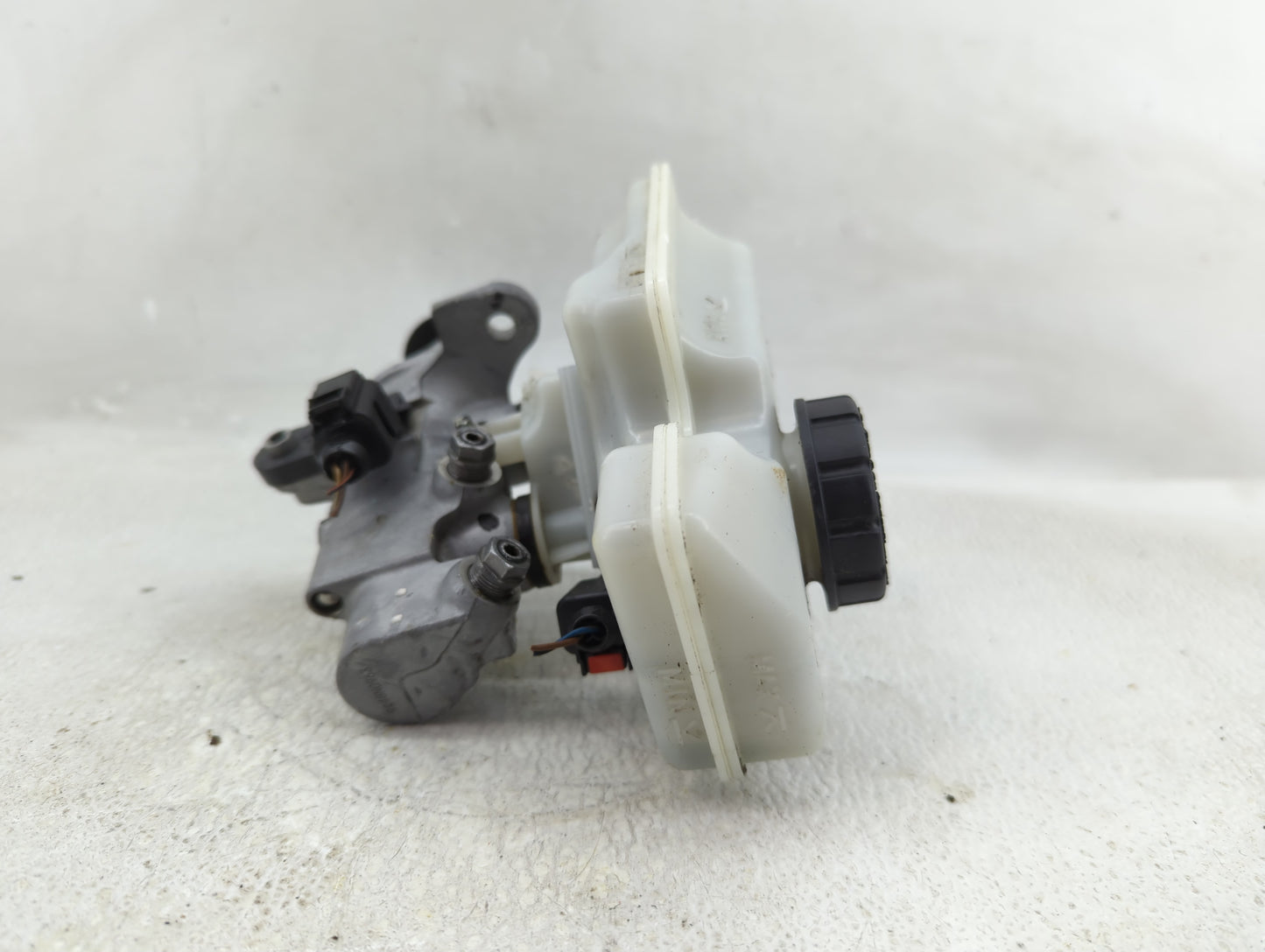 2020-2022 Volkswagen Atlas Cross Sport Brake Master Cylinder - Oemusedautoparts1.com