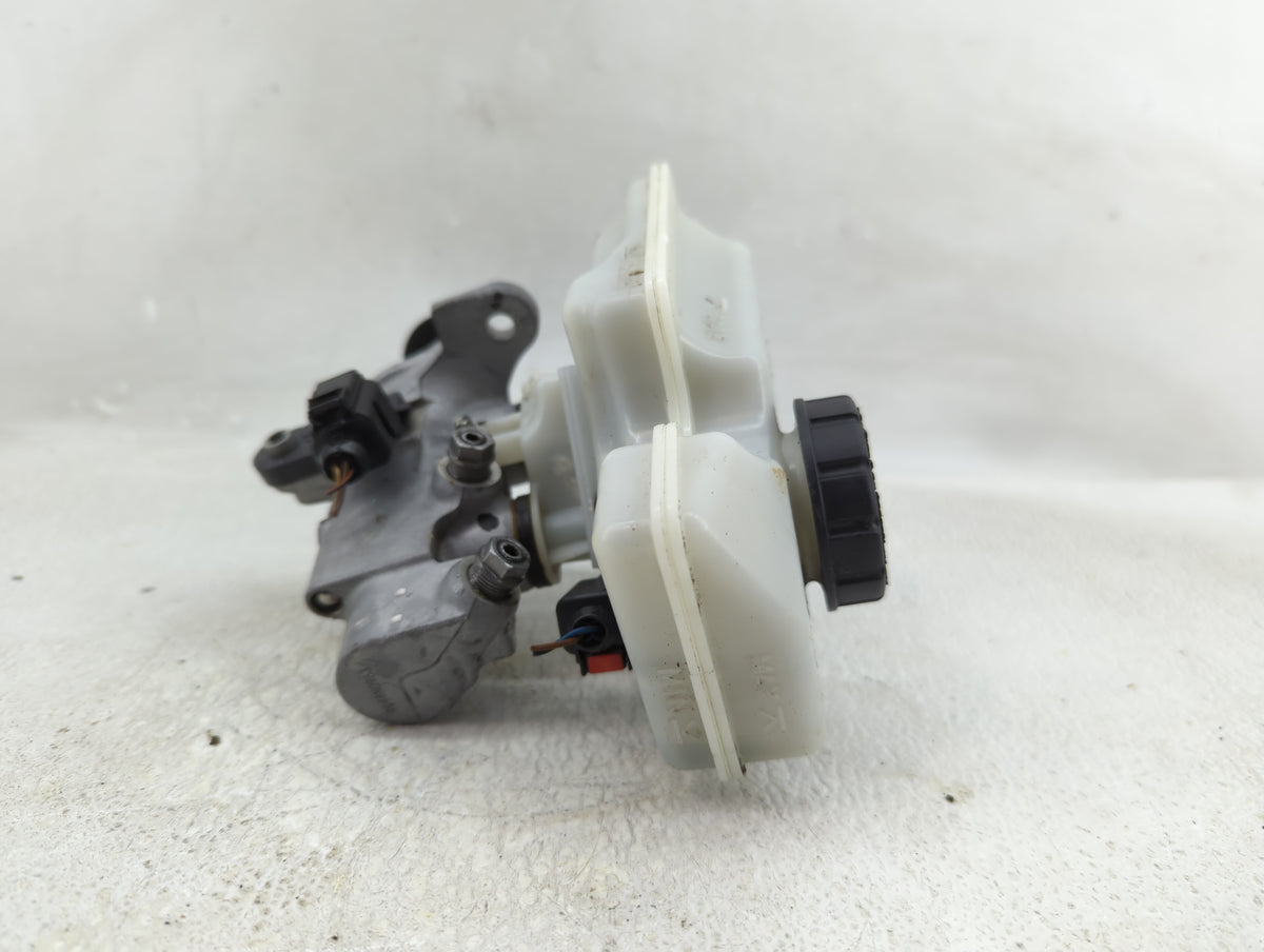 2020-2022 Volkswagen Atlas Cross Sport Brake Master Cylinder 1276568 - Oemusedautoparts1.com