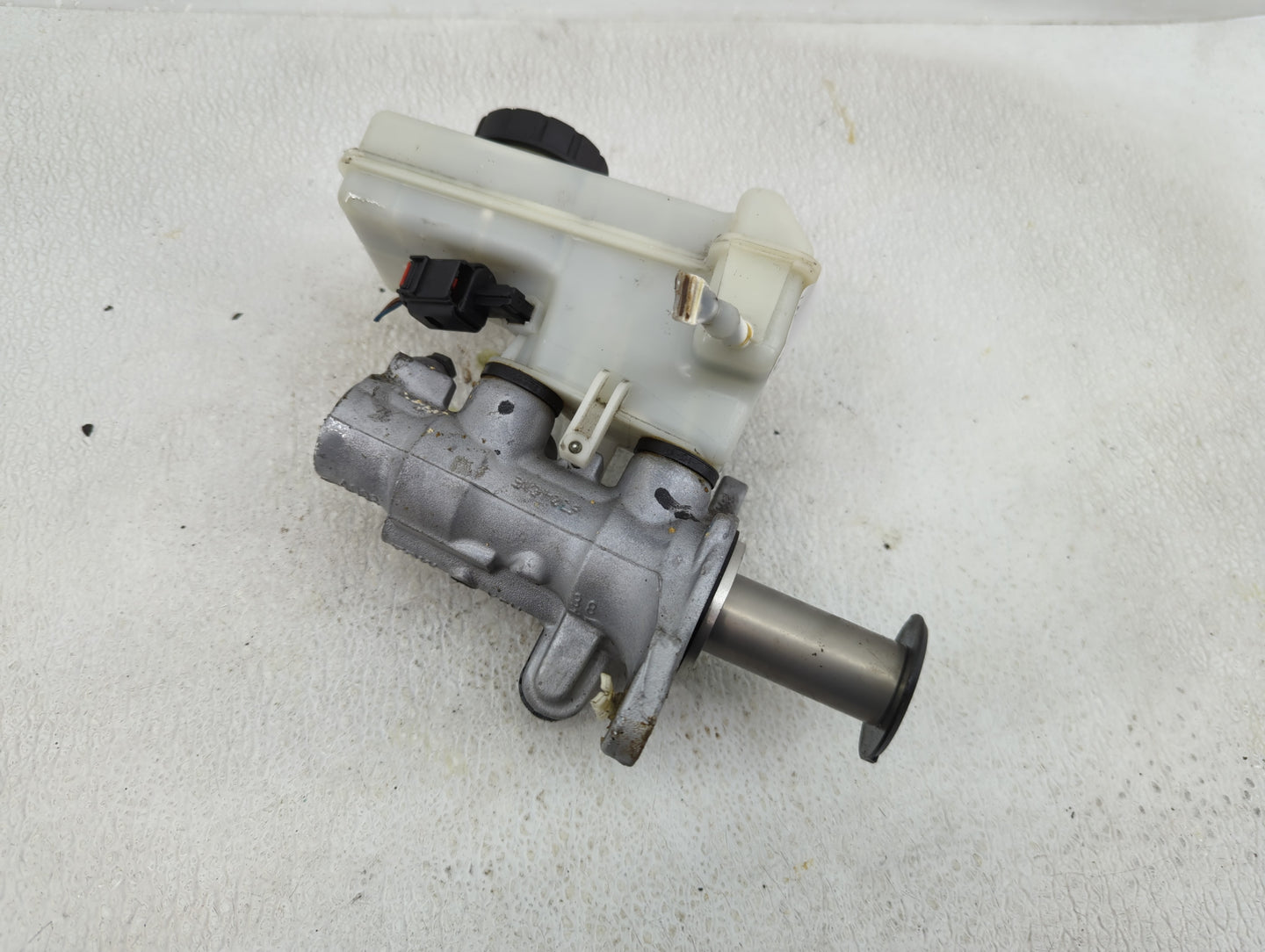 2020-2022 Volkswagen Atlas Cross Sport Brake Master Cylinder 1276568 - Oemusedautoparts1.com