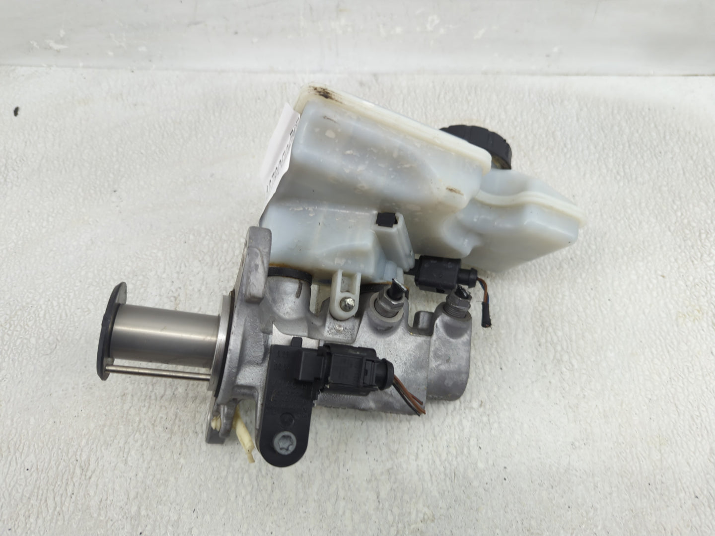 2020-2022 Volkswagen Atlas Cross Sport Brake Master Cylinder - Oemusedautoparts1.com