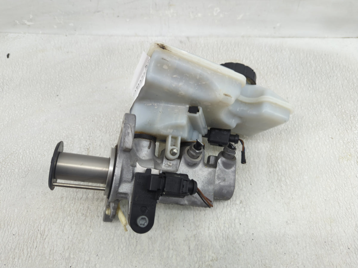 2020-2022 Volkswagen Atlas Cross Sport Brake Master Cylinder 1278058 - Oemusedautoparts1.com