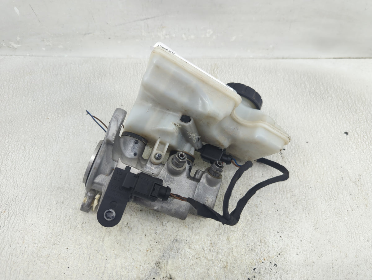 2020-2022 Volkswagen Atlas Cross Sport Brake Master Cylinder 1290497 - Oemusedautoparts1.com
