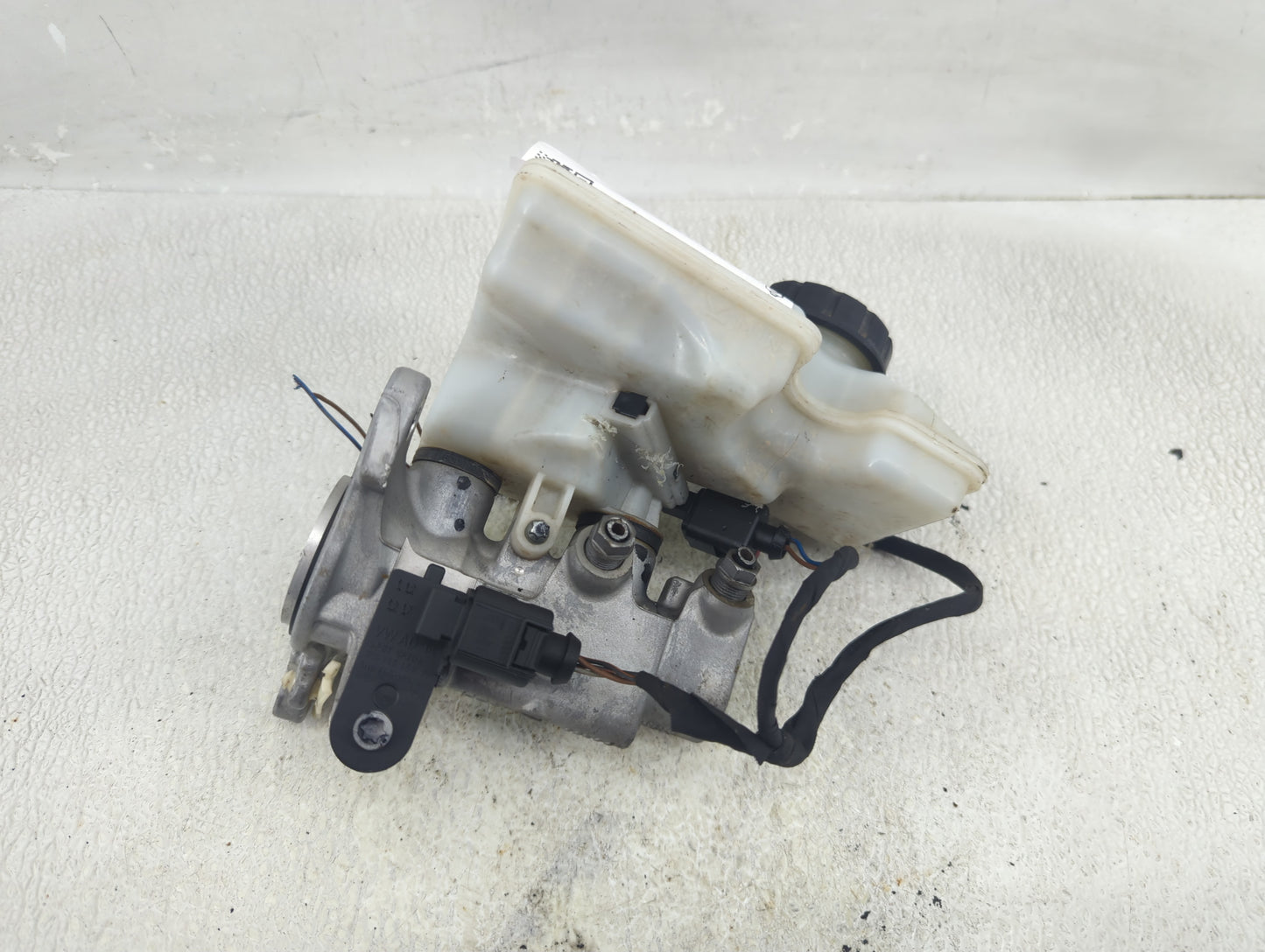 2020-2022 Volkswagen Atlas Cross Sport Brake Master Cylinder 1290497 - Oemusedautoparts1.com