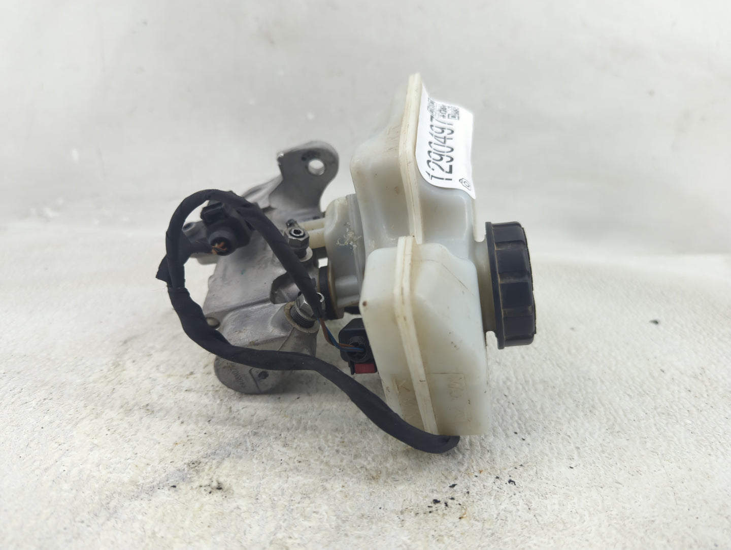 2020-2022 Volkswagen Atlas Cross Sport Brake Master Cylinder 1290497 - Oemusedautoparts1.com