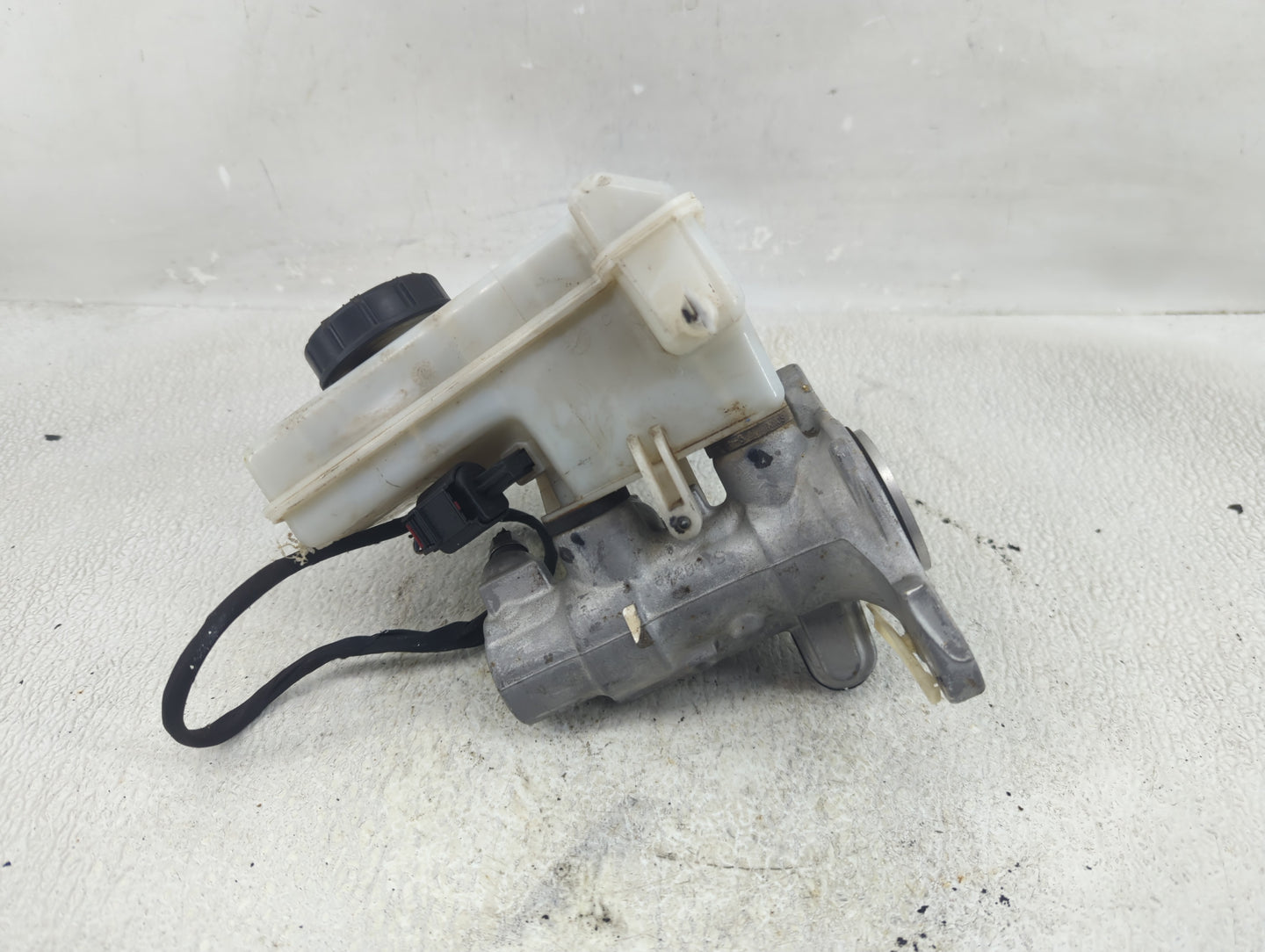 2020-2022 Volkswagen Atlas Cross Sport Brake Master Cylinder 1290497 - Oemusedautoparts1.com